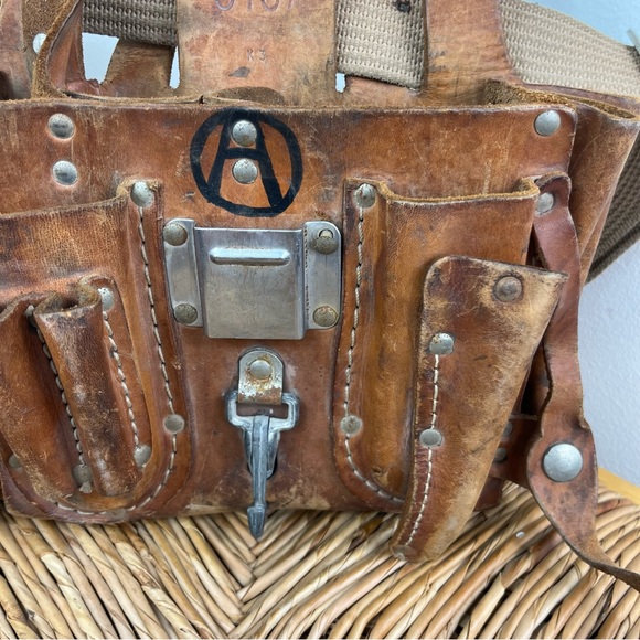 Vintage Klein Tools 5167 Leather Tool Pouch, 11-Pocket - Picture 4 of 13